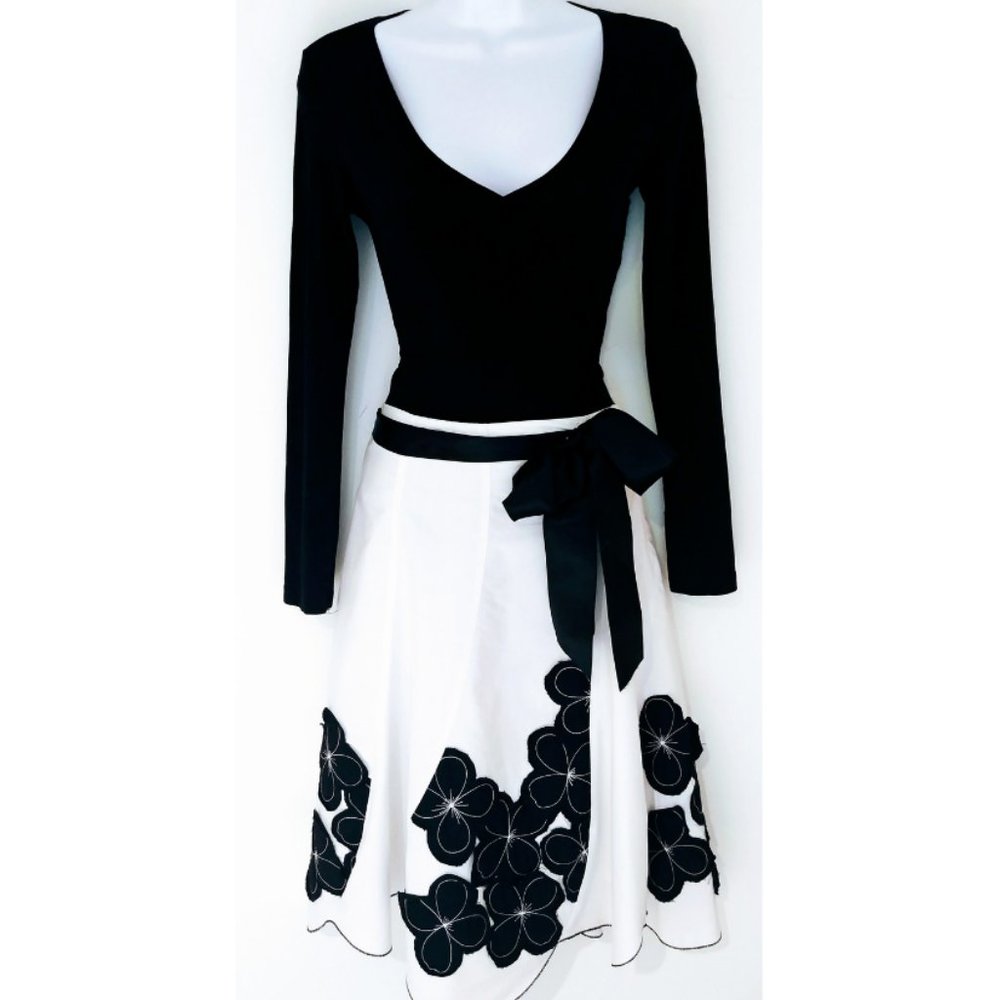 White/black skirt